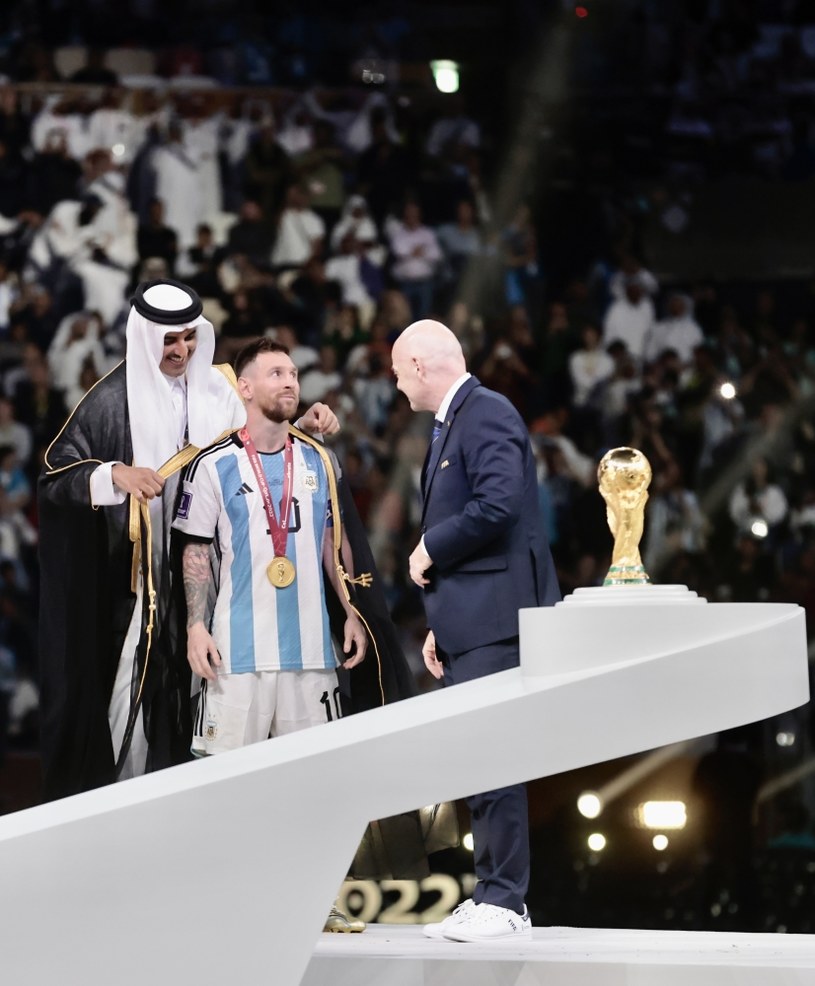 Leo Messi, Gianni Infantino i Tamim ibn Hamad Al San /Mohammed Dabbous/Anadolu Agency /Getty Images