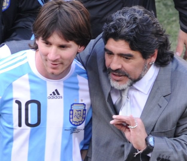 Leo Messi i Diego Maradona marzą o wygraniu mundialu /AFP