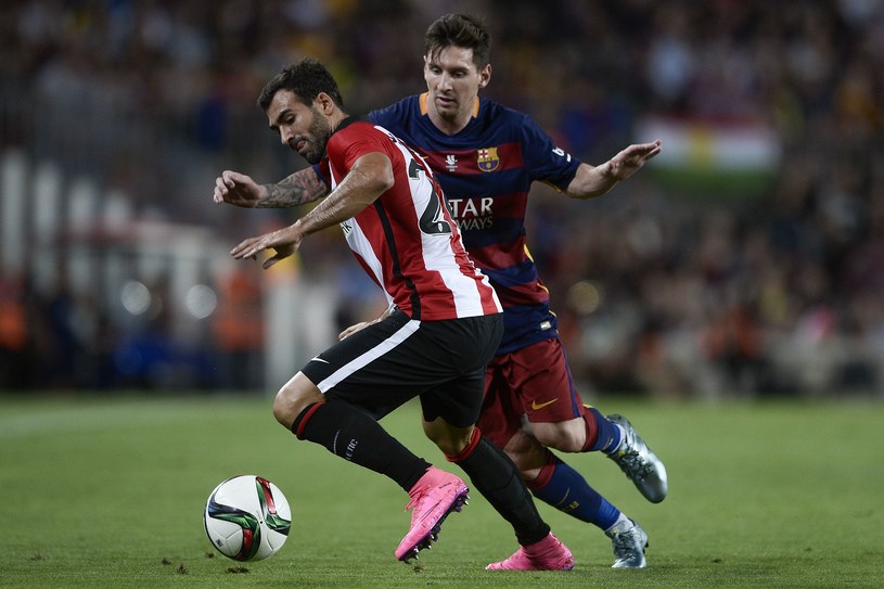 Leo Messi kontra Mikel Balenziaga /AFP