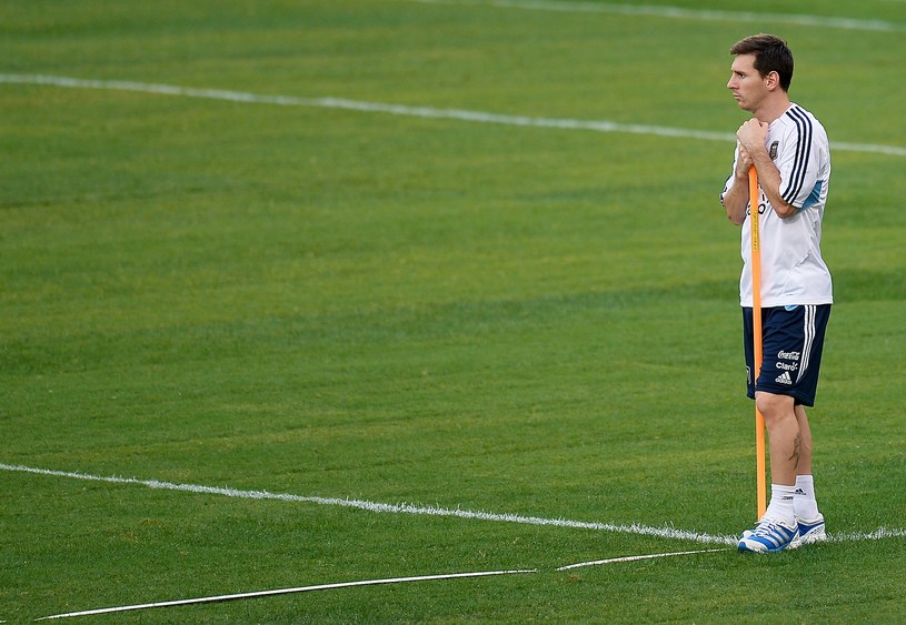 Leo Messi może nie zagrać z Włochami /AFP