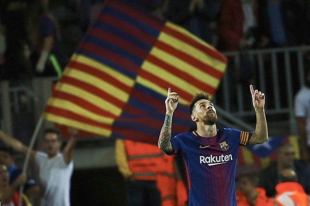 Leo Messi po zdobyciu czwartego gola w pojedynku Barcelony z Eibarem /ALEJANDRO GARCIA  /PAP/EPA