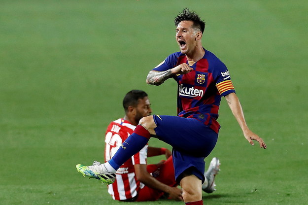Leo Messi podczas meczu FC Barcelona - Atletico Madryt /ALBERTO ESTEVEZ /PAP/EPA