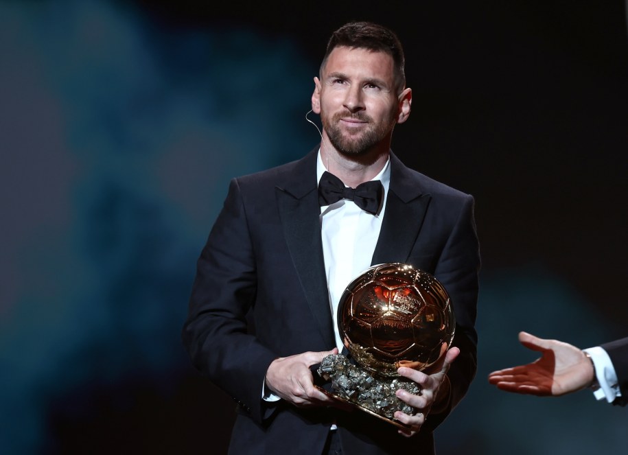 Leo Messi podczas uroczystości wręczenia Złotej Piłki /MOHAMMED BADRA /PAP/EPA