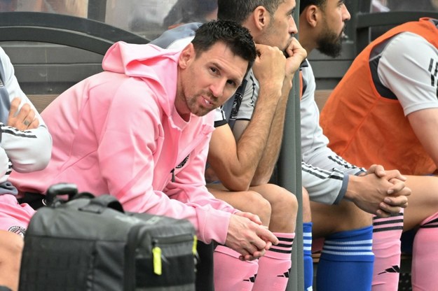 Leo Messi przesiedział całe spotkanie na ławce rezerwowych /PETER PARKS / AFP /East News