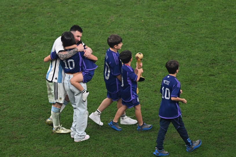 Leo Messi z żoną i synami /Agencja FORUM