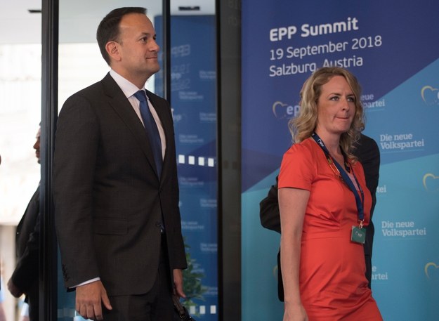 Leo Varadkar przed szczytem w Salzburgu /ANDREAS SCHAAD /PAP/EPA