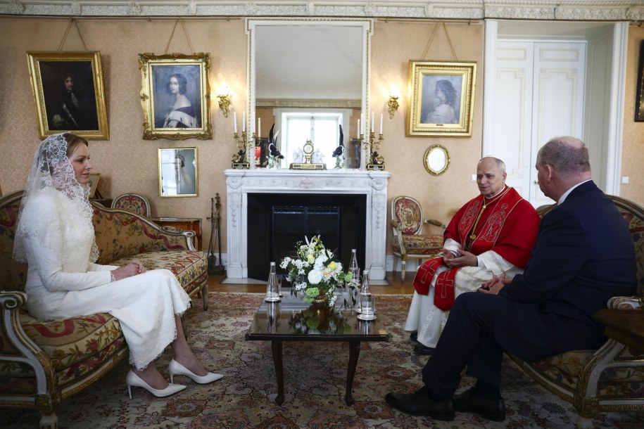 Leon XIV, książę Albert II i księżna Charlene /GUGLIELMO MANGIAPANE / POOL /PAP/EPA