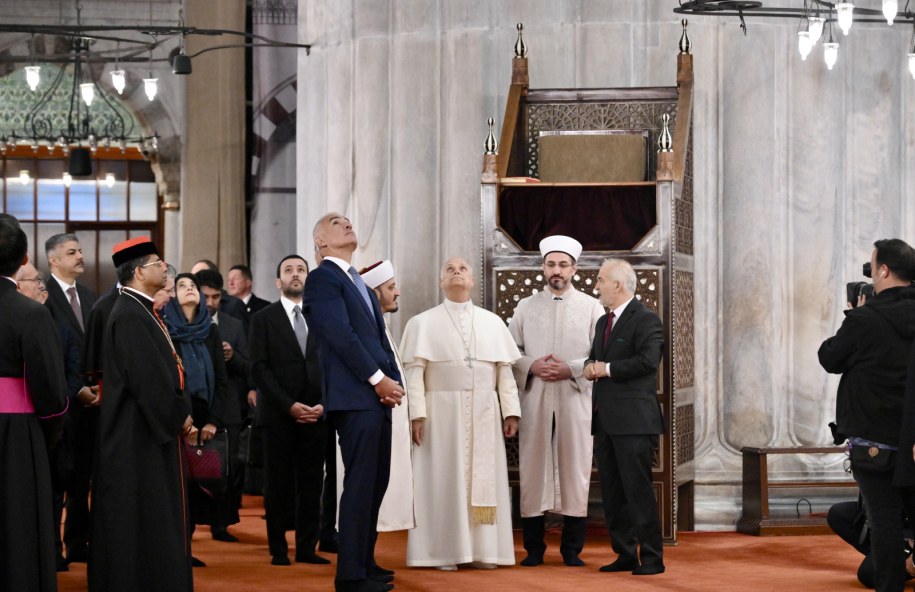 Leon XIV w Błękitnym Meczecie /EPA/ALESSANDRO DI MEO /PAP/EPA