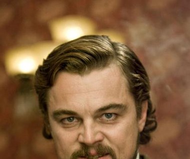 Leonardo CiCaprio w scenie z filmu "Django"