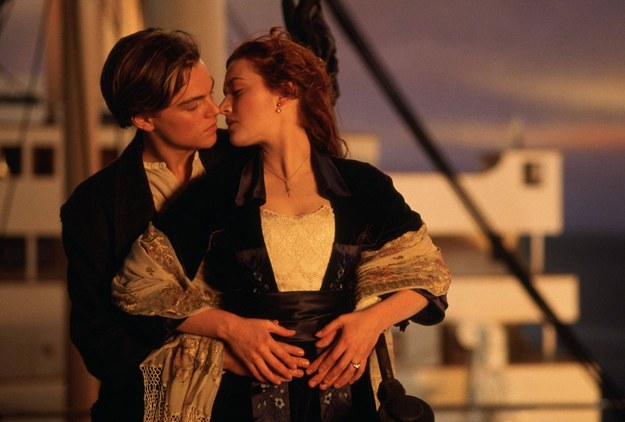 Leonardo DiCaprio i Kate Winslet na planie "Titanica" /face to face /PAP/Photoshot