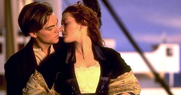 Leonardo DiCaprio i Kate Winslet w filmie "Titanic" /materiały prasowe