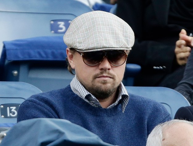 Leonardo DiCaprio na trybunach w Nowym Jorku /JASON SZENES    /PAP/EPA