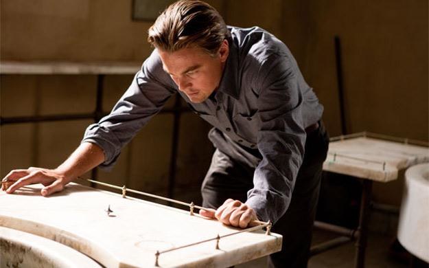 Leonardo DiCaprio w filmie Christophera Nolana "Incepcja" /materiały dystrybutora