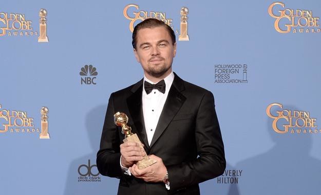 Leonardo DiCaprio ze Złotym Globem za rolę w filmie "Wilk z Wall Street" /AFP