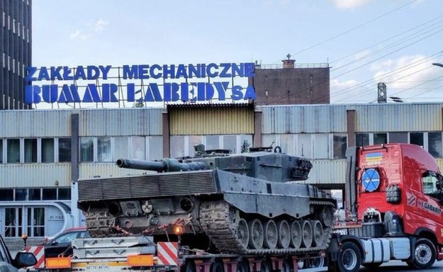 Leopardy z Ukrainy remontowane w Łabędach (fot. Twitter/@mblaszczak) /