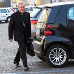 "Lepiej byłoby milczeć" - kardynał krytykuje sekretarza Benedykta XVI