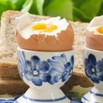 Lepiej jeść jajka na śniadanie czy na kolację? Odpowiedź zaskakuje