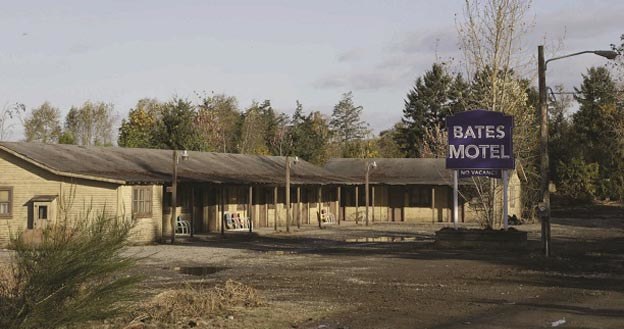 Lepiej nie wchodzić do łazienki w Bates Motel... /materiały prasowe