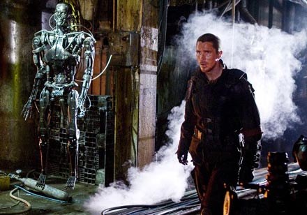 Lepiej nie wchodzić mu w paradę. Christian Bale w filmie "Terminator Salvation" /materiały dystrybutora