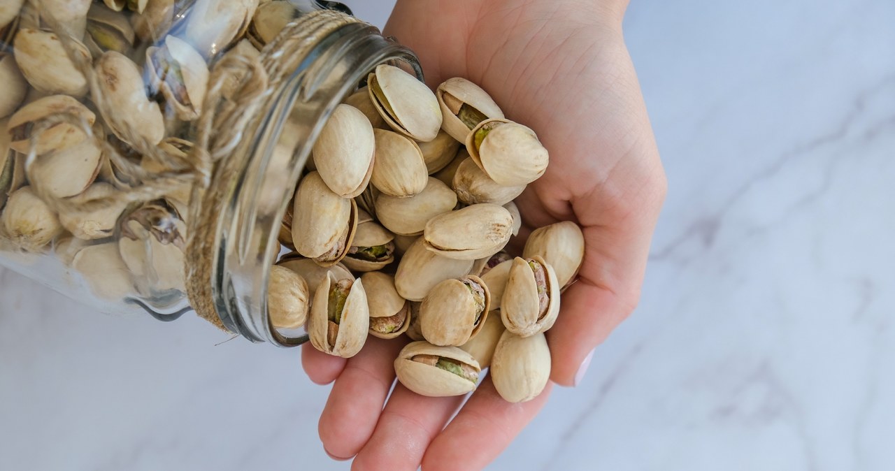 Lepiej wybierać pistacje naturalne i bez soli. W tej wersji są najzdrowsze /123RF/PICSEL