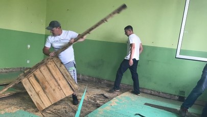 Lepsze Jutro z RMF FM w Bukowinie: W ruch poszły młotki, łom i piła motorowa!