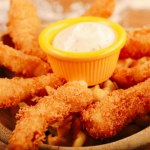 Lepsze niż z fast foodu. Prosty przepis na nuggetsy, są idealnie chrupiące