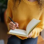 Lepszy sen, mniej stresu i więcej radości. Sekret tkwi w notatniku