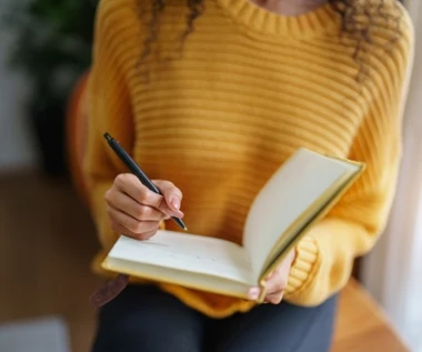 Lepszy sen, mniej stresu i więcej radości. Sekret tkwi w notatniku