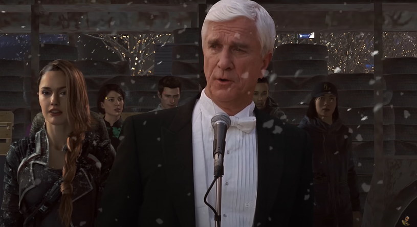 Leslie Nielsen w grze Detroit: Become Human - fragment filmu zamieszczonego w serwisie YouTube.com na kanale @eli_handle_b․wav /materiały źródłowe