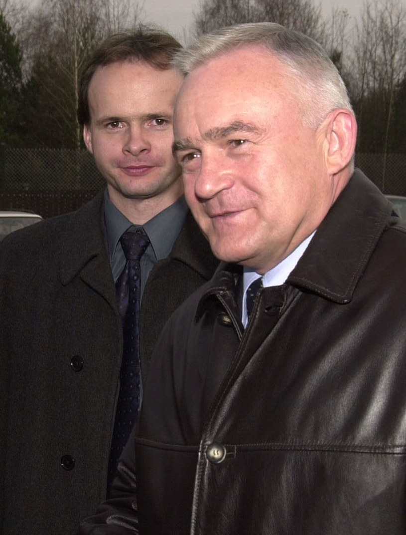 Leszek Miller z synem Leszkiem juniorem (2003 r.) /Rozbicki /Reporter