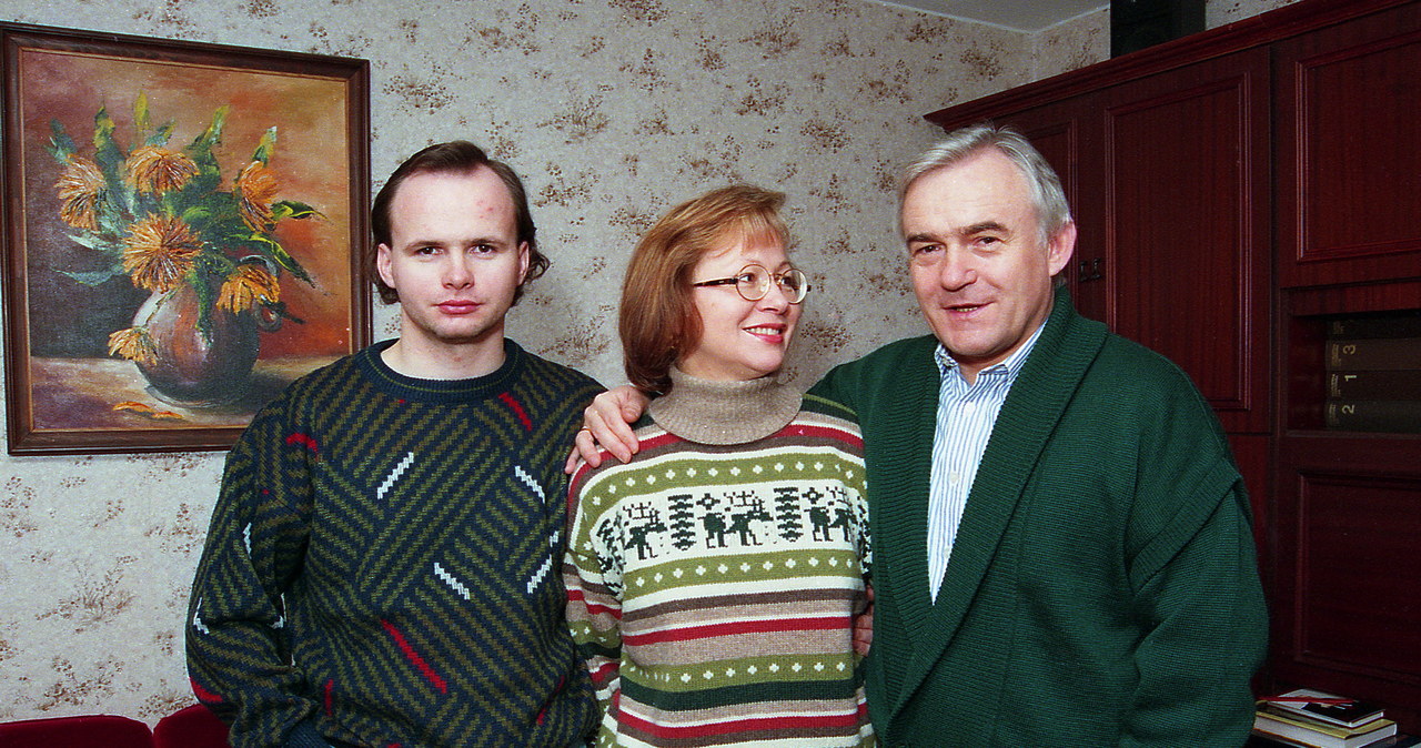 Leszek Miller z żoną i synem (1995 r.) /Marek Szymański /Agencja FORUM