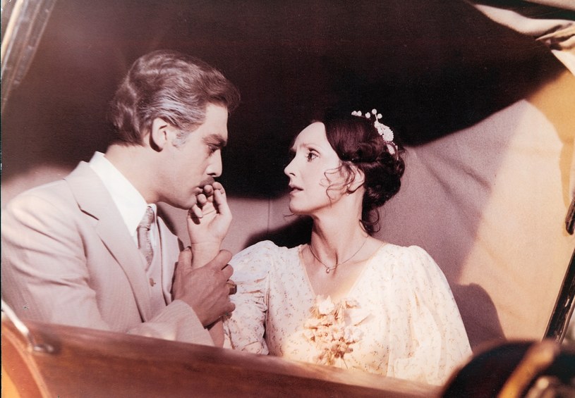 Leszek Teleszyński i Elżbieta Starostecka w filmie "Trędowata" (1976) /AKPA