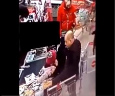 Leszno: Mężczyzna zaatakował kobietę w sklepie. Powodem kłótnia o brak maseczki
