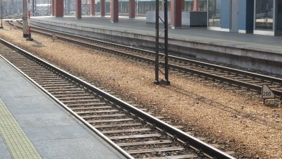 Leszno: Przechodziła w niedozwolonym miejscu. Pociąg śmiertelnie ją potrącił