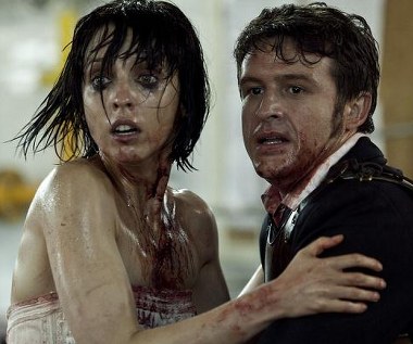 Leticia Dolera i Diego Martin w scenie z filmu "[REC] 3: Geneza"