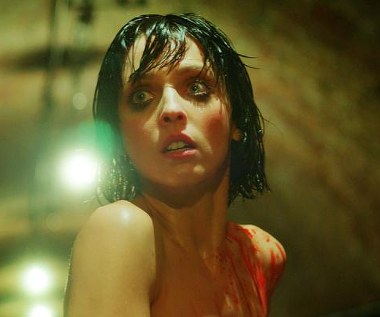 Leticia Dolera w scenie z filmu "[REC] 3: Geneza"