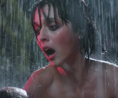 Leticia Dolera w scenie z filmu "[REC] 3: Geneza"
