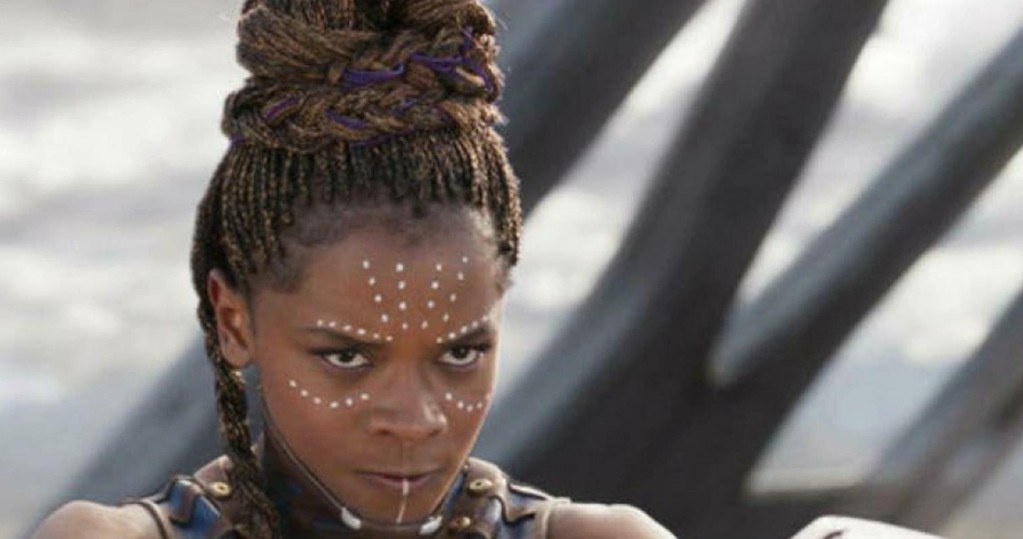 Letitia Wright w scenie z filmu "Czarna Pantera: Wakanda w moim sercu" /materiały prasowe