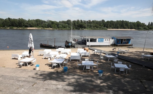 Letni sezon nad Wisłą. Nie powinno być mandatów za picie piwa - przynajmniej na razie 