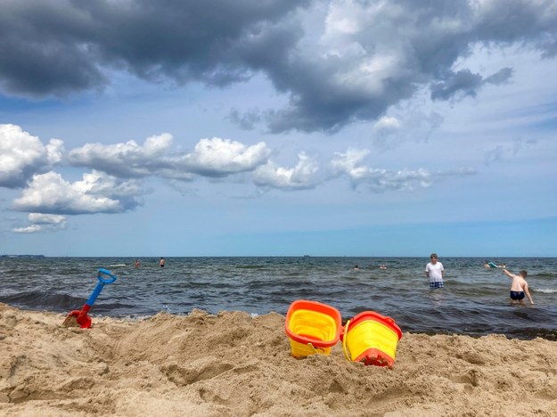 Letni wypoczynek na nadmorskiej plaży w Gdańsku-Jelitkowie /Jerzy Ochoński   /PAP
