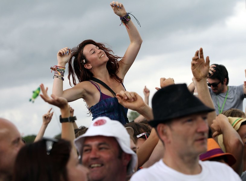 Letnie festiwale to nie tylko dobra muzyka, ale też piękne kobiety /AFP
