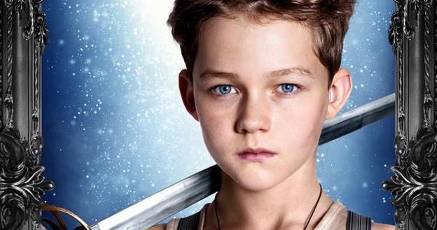 Levi Miller na pierwszym plakacie filmu "Pan" /materiały prasowe