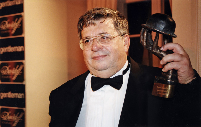 Lew Rywin otrzymał w 2001 roku tytuł Gentlemana Roku /AKPA
