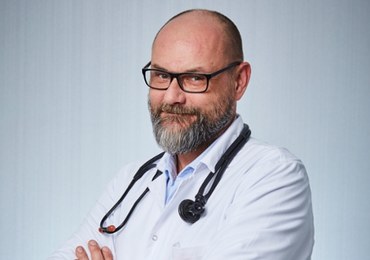 Dr n. med. Tomasz Lewandowski jest onkologiem klinicznym z ponad 20-letnim stażem. Kieruje Oddziałem Onkologii w Radomskim Centrum Onkologii. Jest również wykładowcą w Centrum Medycznym Kształcenia Podyplomowego w Warszawie. 
