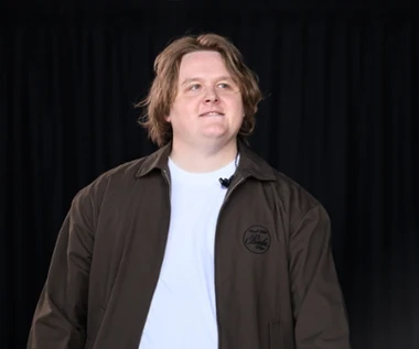 Lewis Capaldi wprost o wyższości kobiecych gwiazd popu nad męskimi. "Wychodzą na scenę w T-shircie i dżinsach"