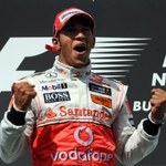 Lewis goni legendy Formuły 1