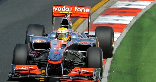 Lewis Hamilton był jednym z najaktywniejszych na torze Albert Park /AFP