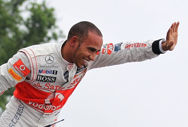 Lewis Hamilton chce zatrzeć złe wrażenie z poprzednich wyścigów. W Walencji zamierza zwyciężyć /AFP