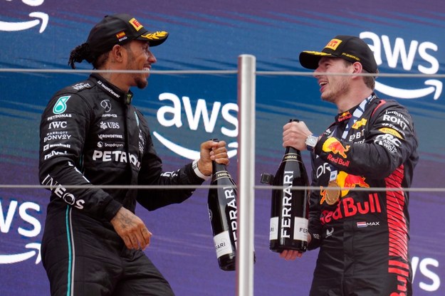 Lewis Hamilton i Max Verstappen /Enric Fotcuberta /PAP/EPA