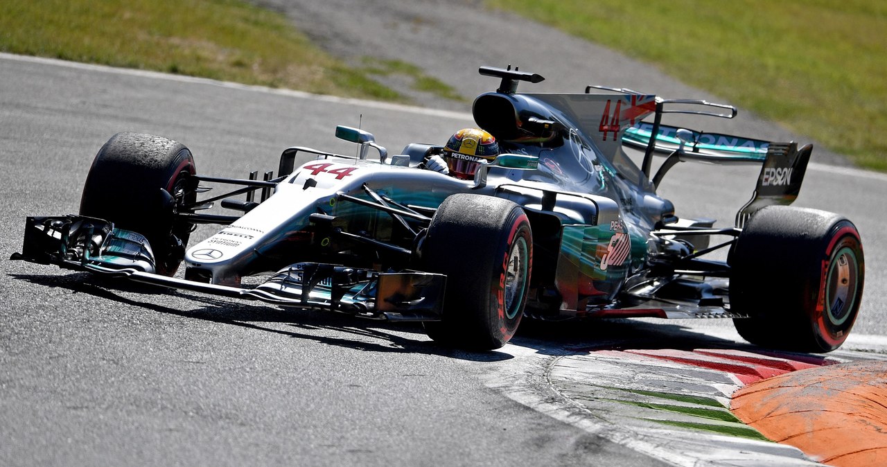 Lewis Hamilton na torze Monza /AFP